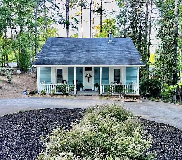 1st image of 904 Mayes Way
