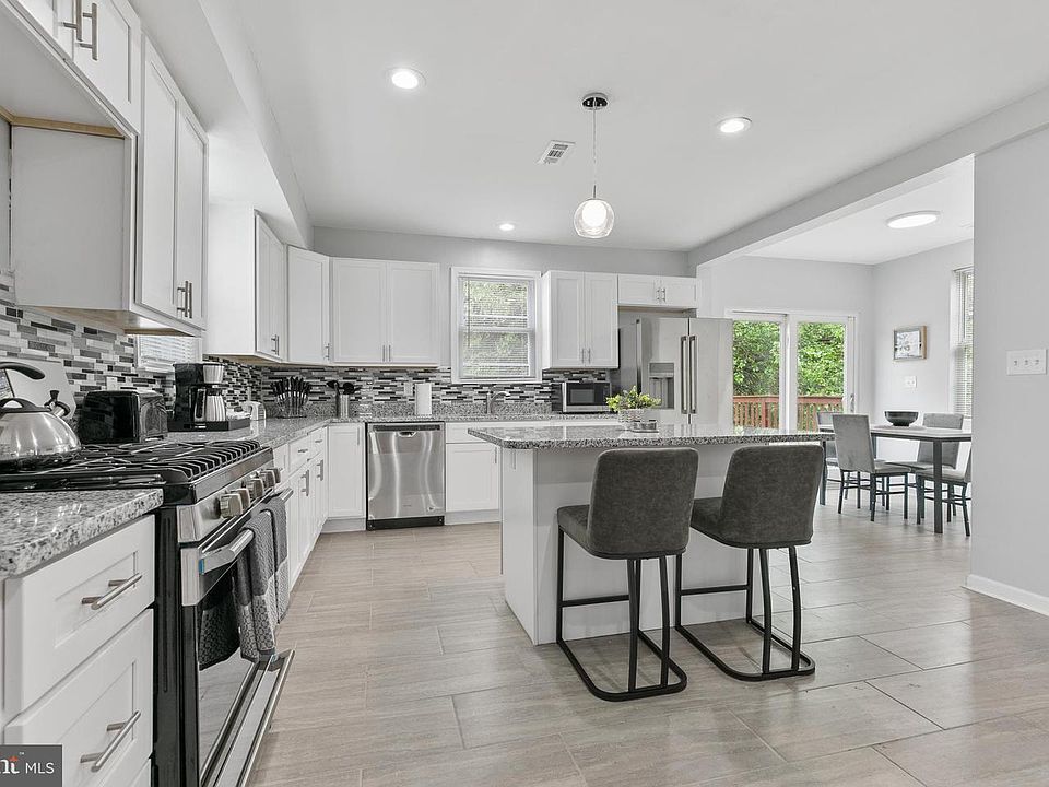 1st image of 711 Woodbourne Ave
