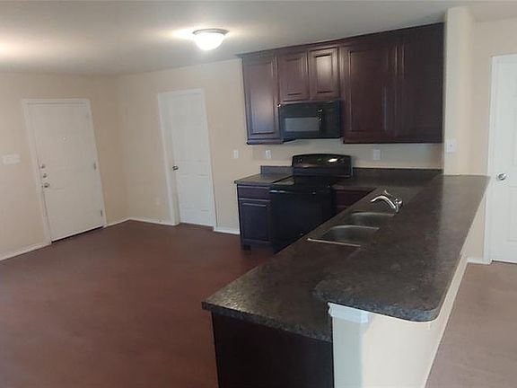 5th image of 1636 Village Park Trl