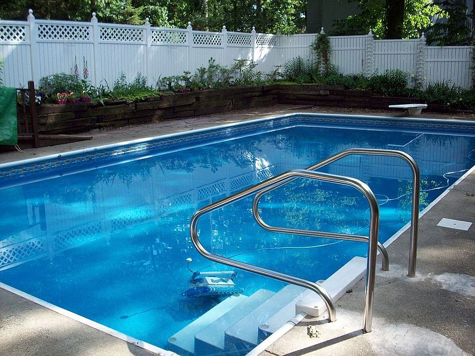 2nd image of 14 E Salem Rd