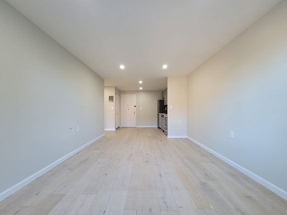 5th image of 829 Greenwood Ave APT 3C