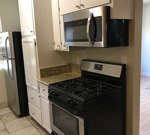 5th image of 115 N Normandie Ave APT 10