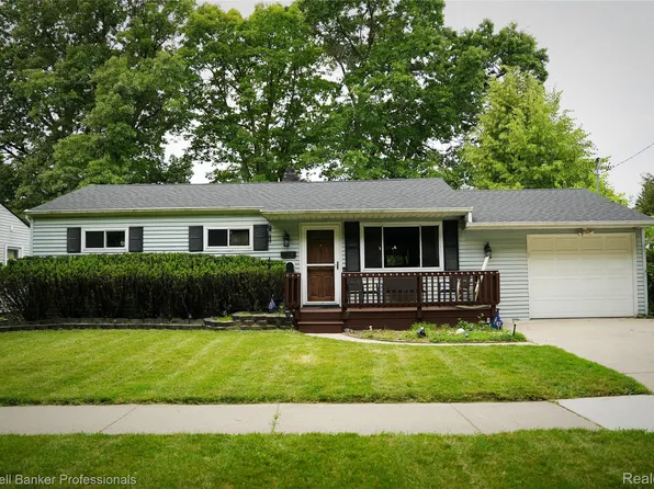 1017 N East St, Fenton, MI 48430