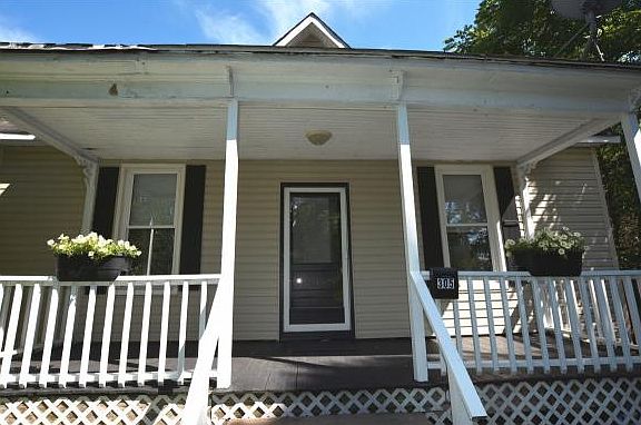 3rd image of 305 W Poplar St