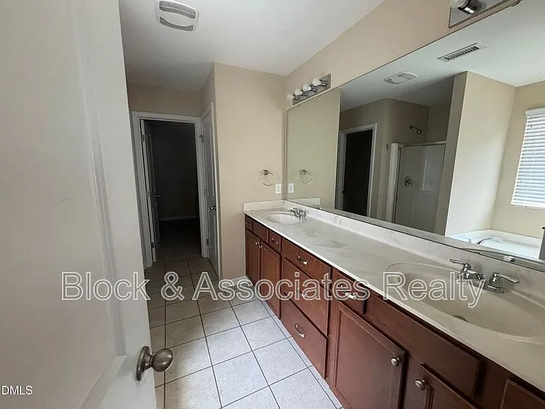 4 White Spruce Ct — Photo 50