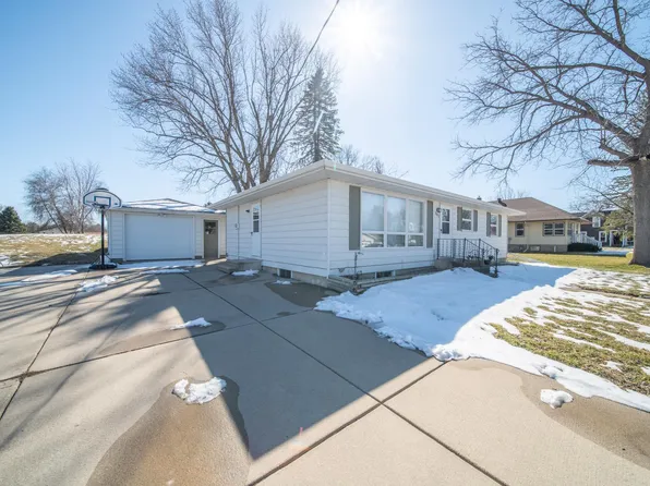 301 5th St SW, Pine Island, MN 55963
