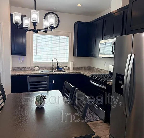 1061.5 E Bradley Ave — Photo 2