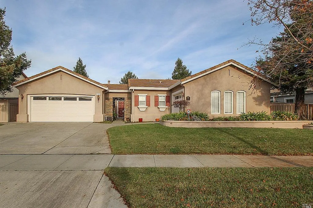 772 Antiquity Dr photo 1