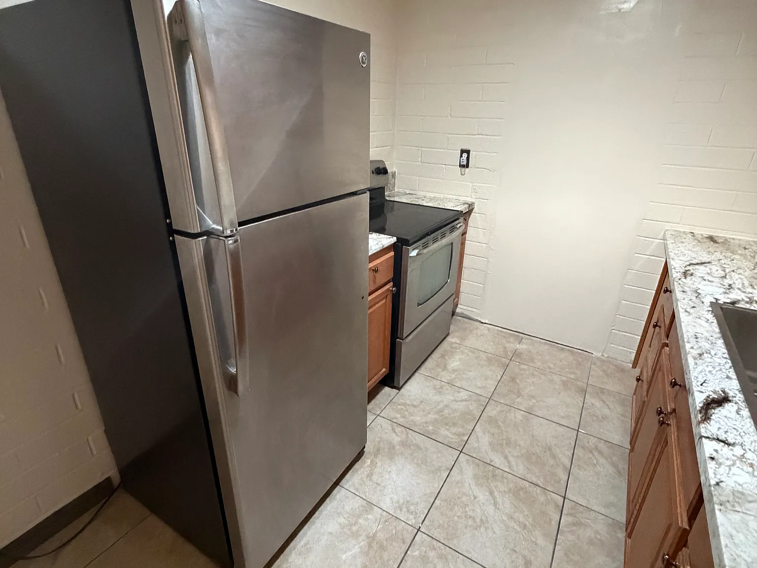 2 bed, 1.5 bath, 850 sqft, $1,400 — Photo 2