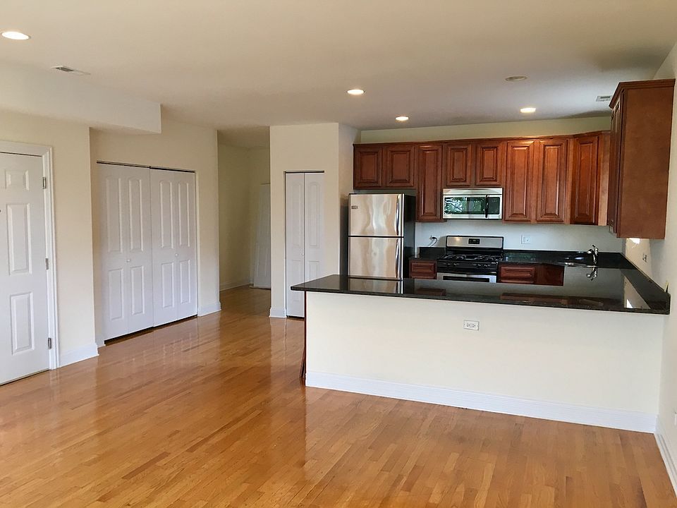 1st image of 3829-31 N Kedzie Ave #3829-3S