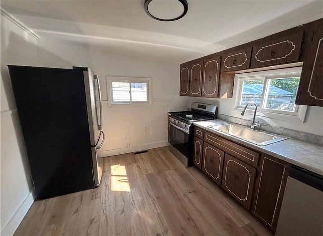 3 bed, 1.0 bath, 900 sqft, $1,400 — Photo 3