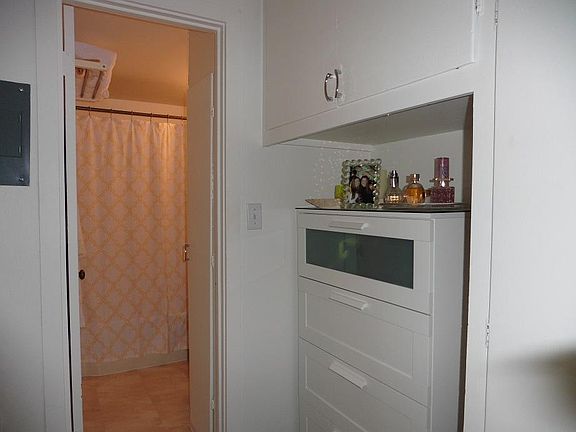 2nd image of 2321 Yale Ave E APT 202