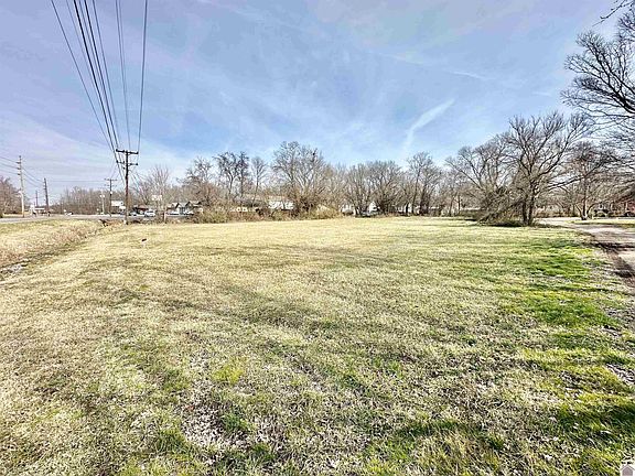 4th image of 612 North Dr