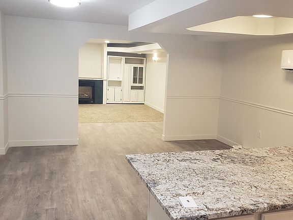 4th image of 9624 S Royalty Ln