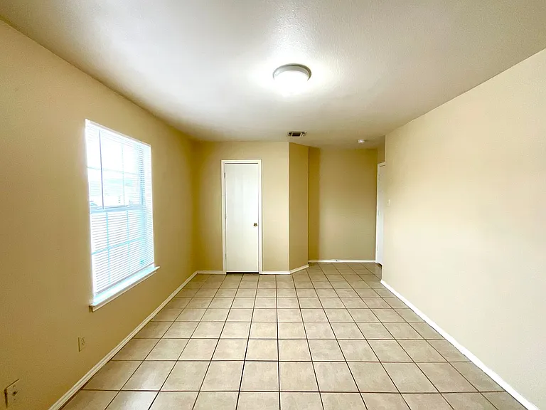 7560 Oak Chase — Photo 10