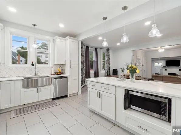 36 Lindbergh Blvd, Teaneck, NJ 07666