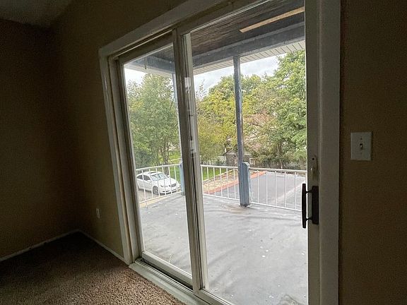 4th image of 412 E Maiden St