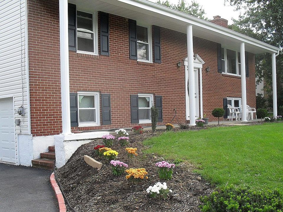 1st image of 19 Sabra Ln