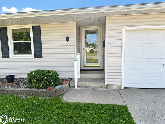 3rd image of 9 Sunset Ln