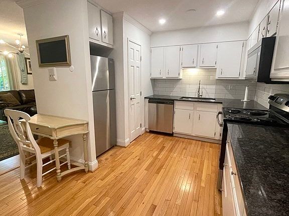 4th image of 2 Chapel Hill Dr APT 8