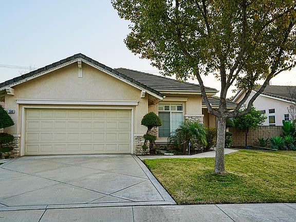 2nd image of 1560 Manor Ln