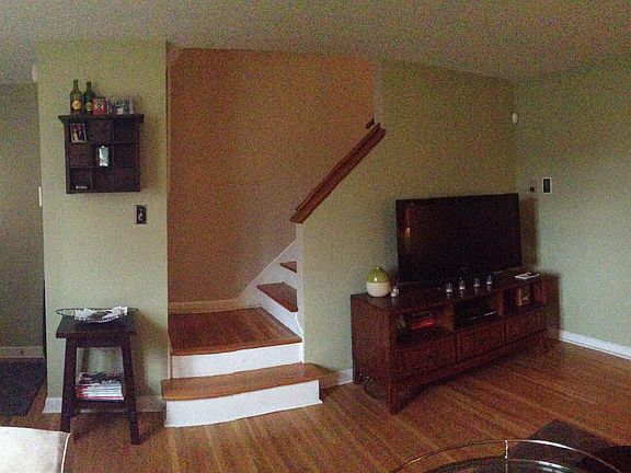3rd image of 1876 Northwest Blvd APT C