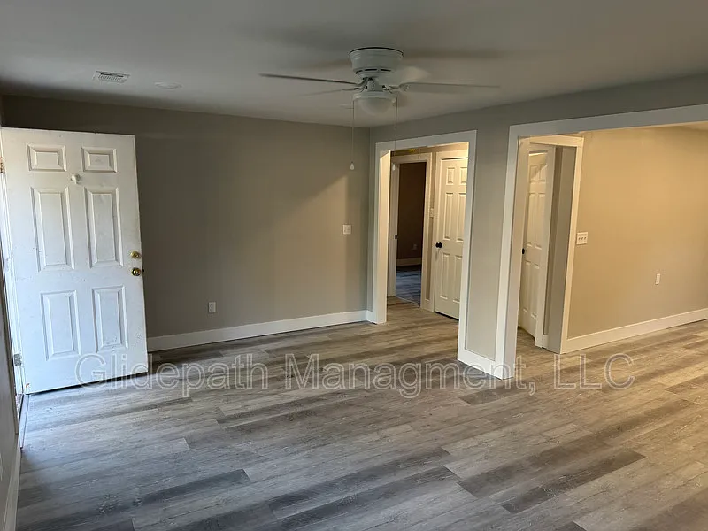 3 bed, 2.0 bath, 1256 sqft, $1,395 — Photo 4