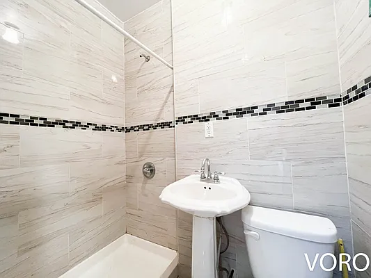 Rented by Voro, LLC | media 8