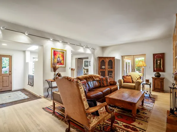 223 Artist Rd, Santa Fe, NM 87501