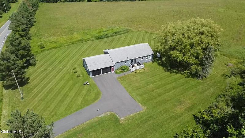 4th image of 858 Oak Hill Road