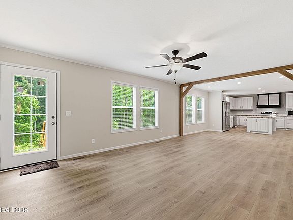 5th image of 283 Farmers Hollow Rd