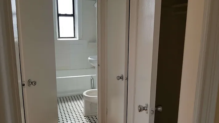 Rented by Realty Queens LLC | media 2