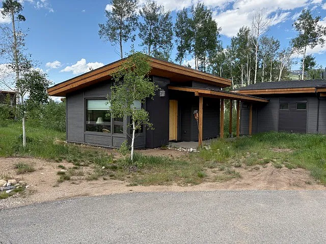 28 W Benjamin Point #1 — Photo 1