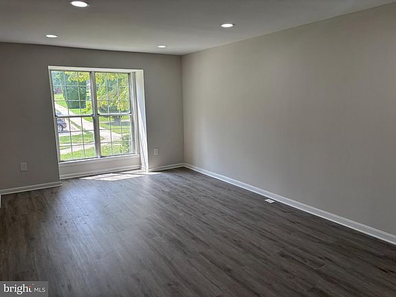 5th image of 18 Hiddencreek Ct