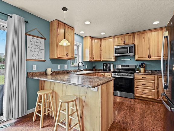 5th image of 120 Ellen Dr