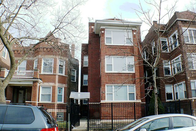 1st image of 4831 N Sawyer Ave APT 3