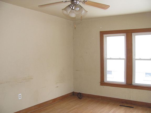 4th image of 458 N Forest Ave