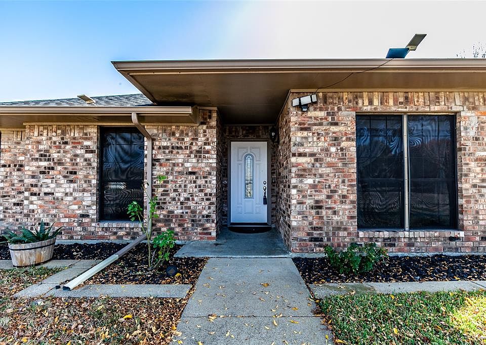 1st image of 1120 Sparrow Ln