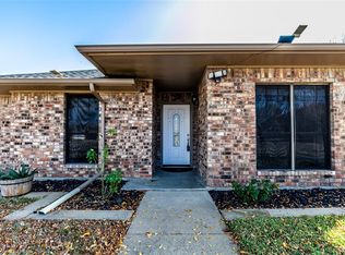 1120 Sparrow Ln, Desoto, TX 75115