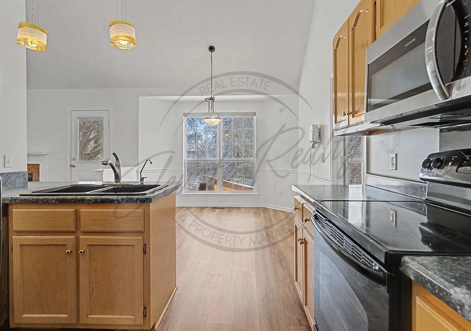 One Month Free Rent: Three Bedroom Brick Home In Hendersonville! — Photo 1