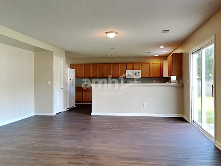 104 Reading Ct — Photo 5
