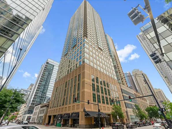2 E Erie St APT 3706, Chicago, IL 60611