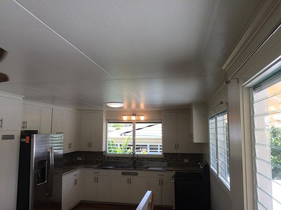 Large Kitchen (no Dishwasher)