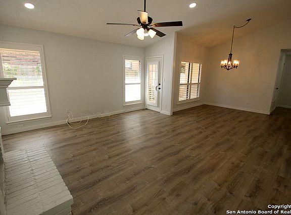 3rd image of 2107 RIVER HOLLOW DR