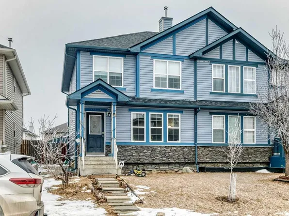 32 W Saddlebrook Pl NE, Calgary, AB T3J 5M3