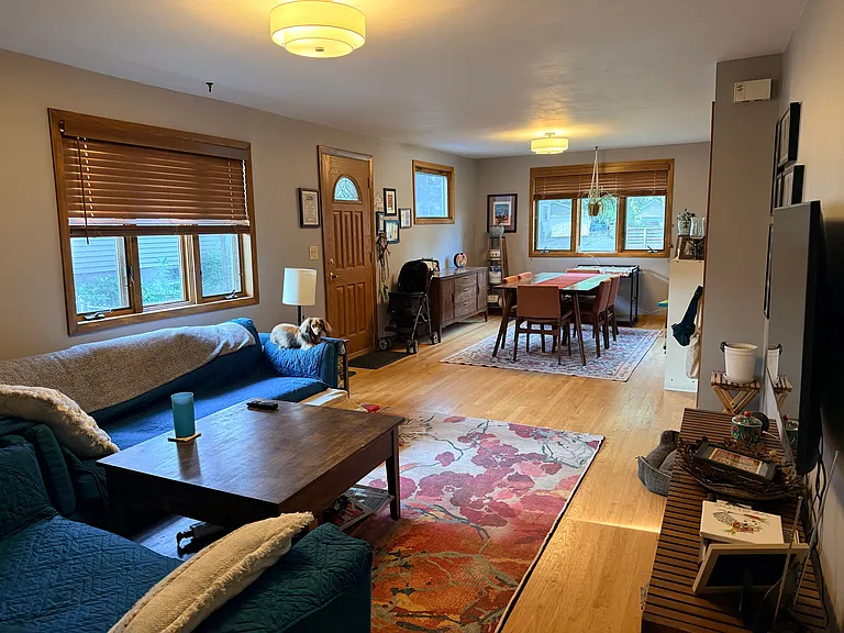 1818 Spohn Ave — Photo 4