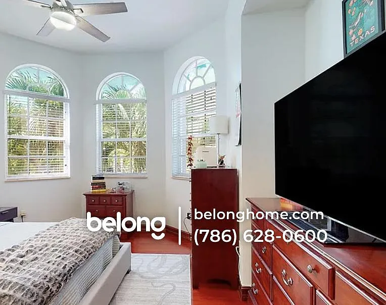 5 bed, 4.5 bath, 3780 sqft, $8,795 — Photo 3