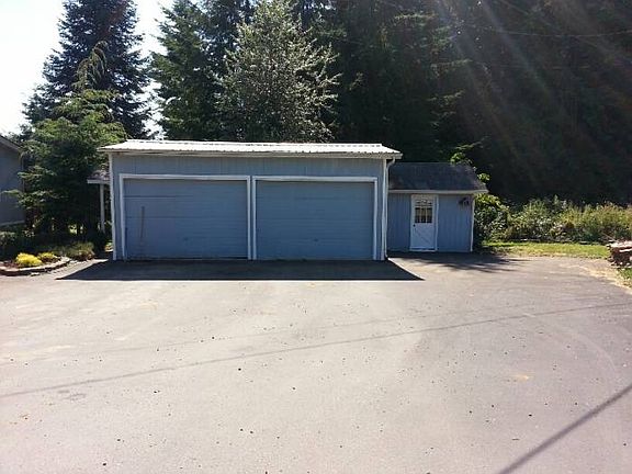 Detached garage/Shop
