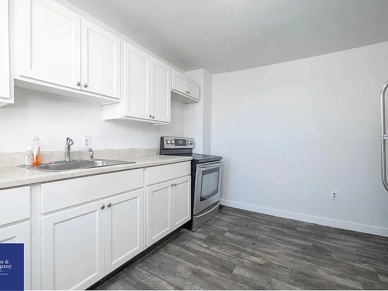 1739 W 5th St #2 — Photo 2