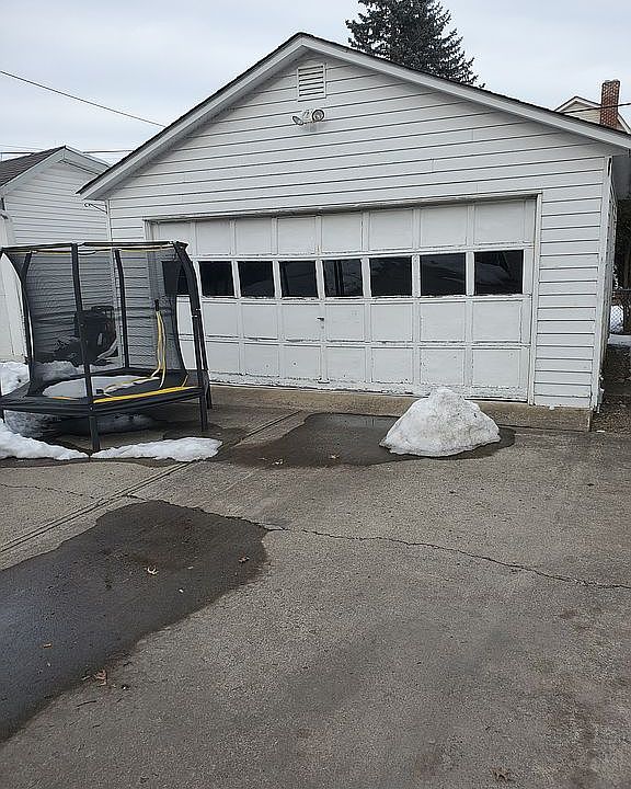 2nd image of 129 Division St